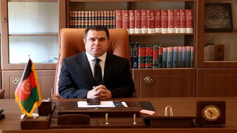 عبدالجابر انصار رئیس کنسولگری افغانستان در مشهد پاسپورت الکترونیکی