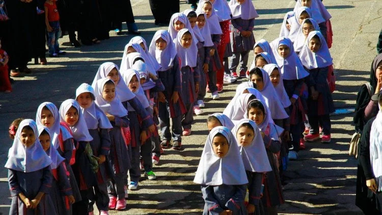جداسازی دانش آموزان غیر ایرانی و ایرانی