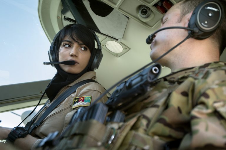 نیلوفر رحمانی اولین خلبان زن افغانستان