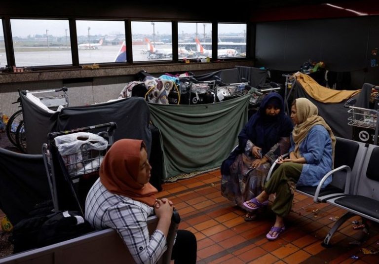 130 پناهنده افغان در فرودگاه سائوپائولو