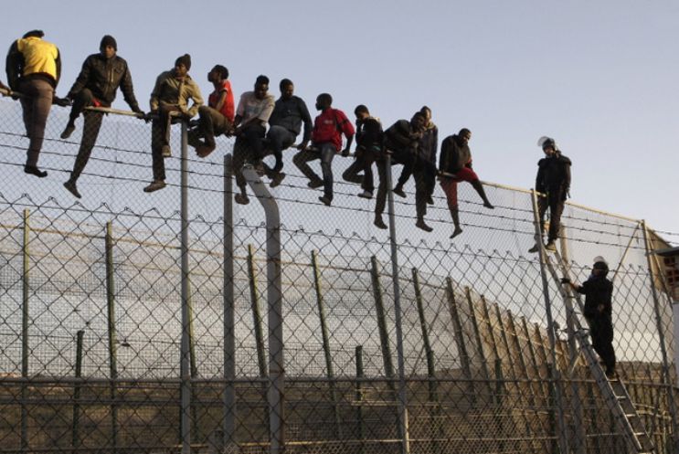 وزیر کشور آلمان: از ورود پناهجویان جلوگیری می کنیم