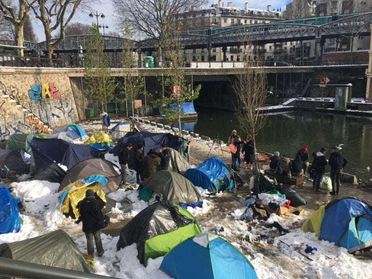 پناهجویان در فرانسه در سرمای زمستان زیر خیمه