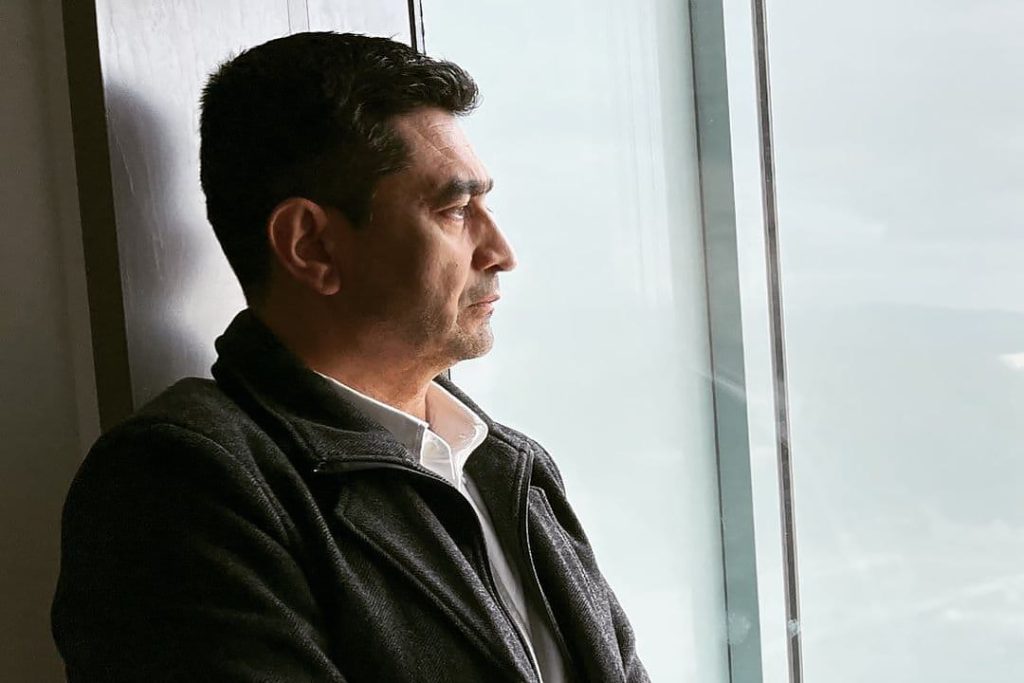 سید نادر احمدی شاعر مهاجر افغانستانی