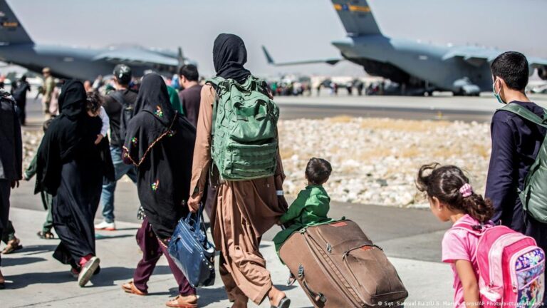 هزاران پناهنده افغان در آمریکا در خطر اخراج هستند