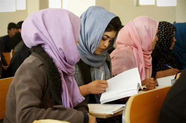 اجازه طالبان به تحصیل دختران در دانشکدههای پزشکی ۱۱ استان افغانستان