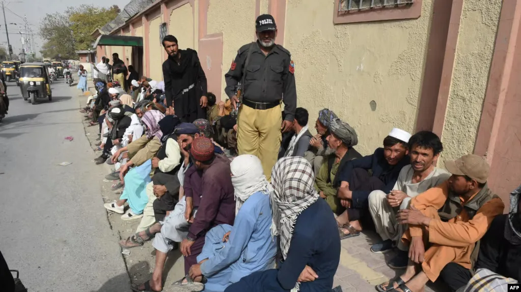 پاکستان دست‌کم ۸۰۰ مهاجر افغانستان را در دو روز بازداشت کرده است
