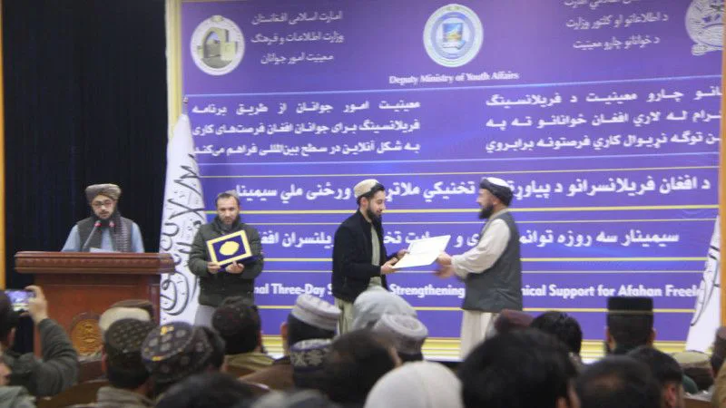 مقام طالبان مهاجرت بی‌رویه جوانان به خارج فاجعه را خواند.