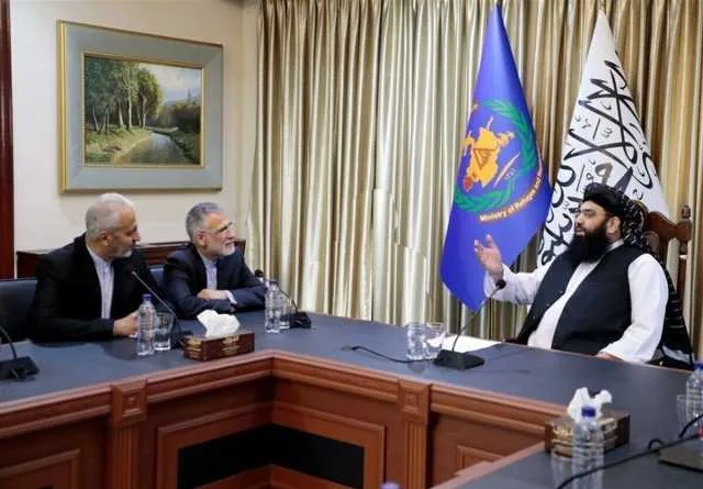 دیدار وزیر مهاجرین طالبان با مقامات ایرانی؛ طالبان برای بازگشت مهاجران از ایران مهلت خواست