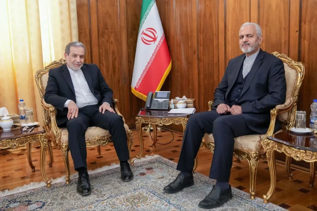 تاکید عراقچی بر بازگشت تدریجی مهاجران افغان