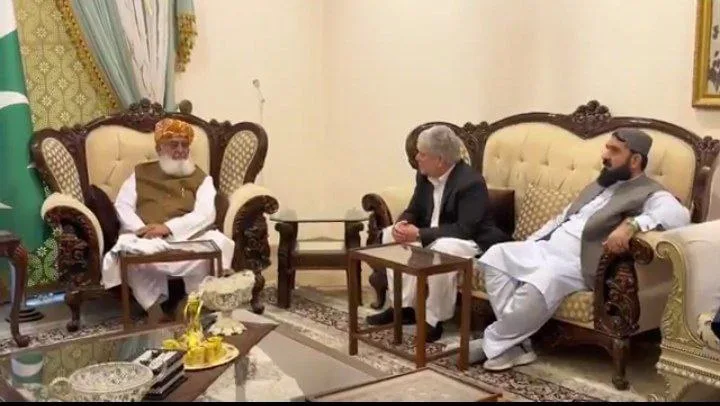 بررسی چالش‌های پناهندگان افغان در دیدار نماینده سازمان ملل و رئیس جماعت علمای اسلام پاکستان