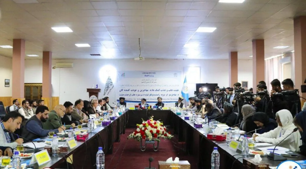 وزارت اقتصاد خواستار تداوم کمک‌های جهانی برای مهاجرین بازگشته به افغانستان شد