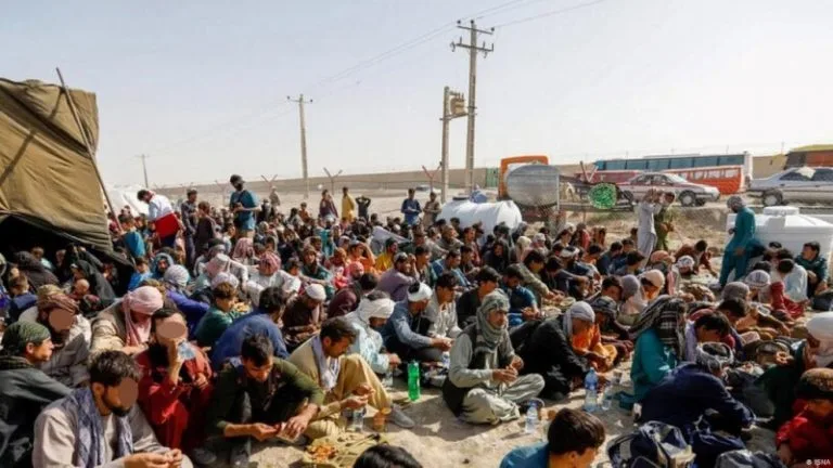 بازگشت ۲۰۰ هزار مهاجر افغان از کشورهای همسایه در ۵۰ روز گذشته