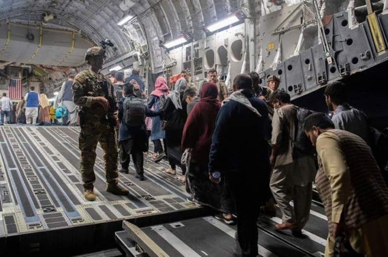 هزاران پناه‌جوی افغانستانی در کالیفرنیا با اخطار خروج فوری از آمریکا مواجه شدند