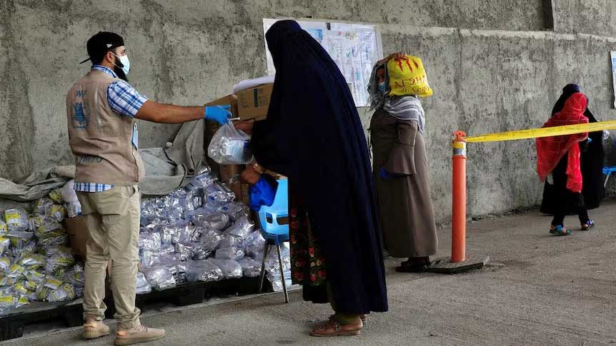 سازمان ملل: بازگشت گسترده هزاران پناهجو، زنگ خطر بحران انسانی در افغانستان را به صدا درآورد 1 به گفته سازمان ملل، بیشتر کسانی که به افغانستان برمیگردند هیچ سرمایهای با خود ندارند