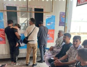 توزیع ۱۲۰ هزار سیم‌کارت رایگان به مهاجران بازگشتی در گذرگاه اسلام‌قلعه توسط طالبان