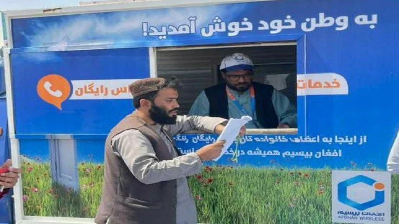 تسهیل ارتباطات مهاجران بازگشتی؛ طالبان از توزیع سیم‌کارت رایگان در کمپ اسلام‌قلعه خبر داد