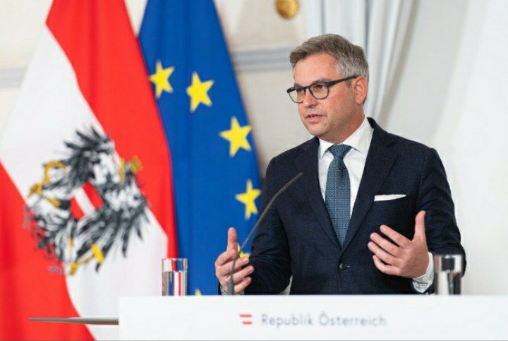 اتحادیه اروپا در حال مذاکره با طالبان برای بازگرداندن مهاجران افغانستانی