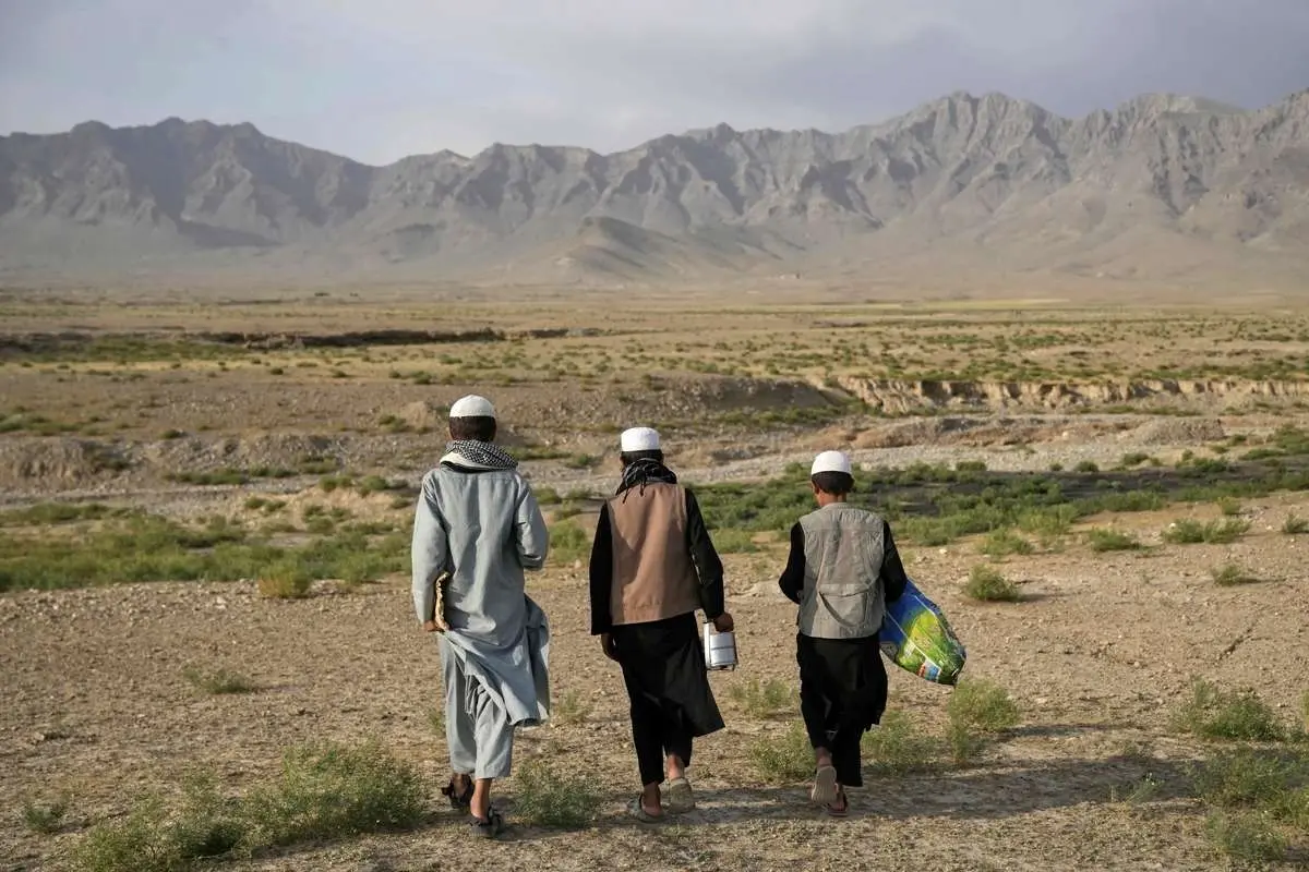 بحران درمان مهاجران افغانستانی در ایران؛ بیماران در تنگنای اخراج و بی‌پناهی