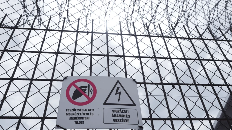در ژوئن ۲۰۱۵ مجارستان ساخت حصاری به ارتفاع چهار متر در امتداد مرز جنوبی ۱۷۵ کیلومتری خود را آغاز کرد
