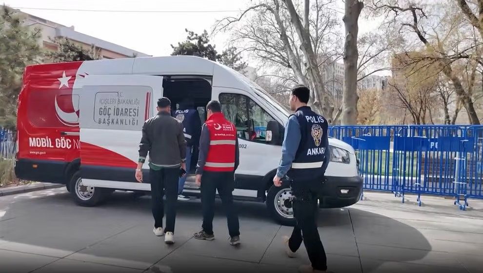 ترکیه ۸ مهاجر افغان را در مسیر خروج غیرقانونی بازداشت کرد