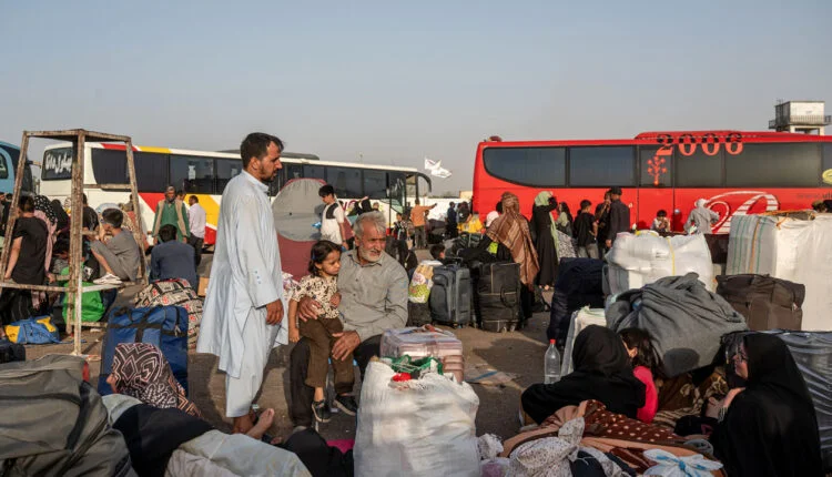 بازگشت گسترده مهاجران افغانستانی از پاکستان در پی پایان مهلت قانونی اقامت