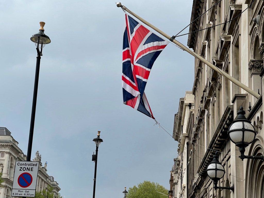 اعطای پناهندگی به خانواده یکی از وابستگان طالبان در بریتانیا علیرغم هشدارهای مالی