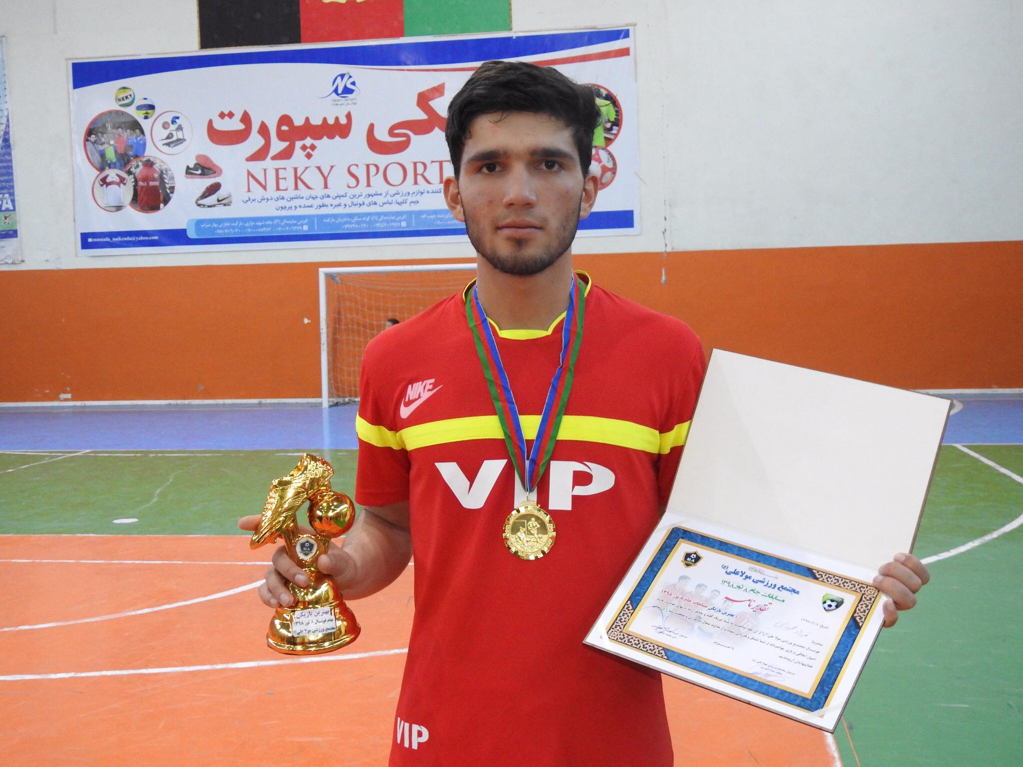 فرزاد محمودی