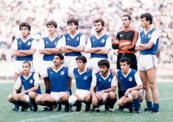 پژمان (نفر اول ایستاده از چپ) برای مدتی در تیم فوتبال جونان استقلال در کنار بازیکنانی مانند محسن گروسی و فرشاد فلاحت‌زاده بازی کرد