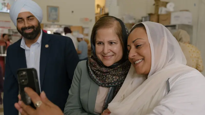 غزاله هاشمی در ماه ژوئن پنج رقیب درون‌حزبی خود را پشت سر گذاشت و با اختلافی اندک و کسب ۲۸ درصد آرا نامزد نهایی حزب دموکرات شد