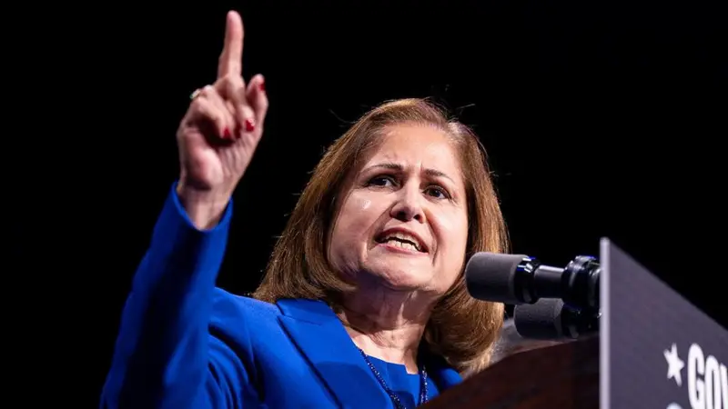 غزاله هاشمی؛ مهاجر موفقی که تاریخ سیاسی آمریکا را تغییر داد