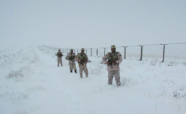 نجات بیش از دو هزار پناهجوی غیرمجاز در مرز تایباد؛ بازگرداندن به افغانستان پس از امدادرسانی
