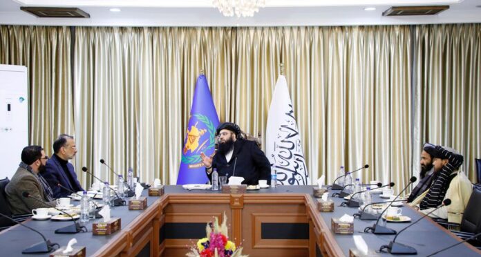 وزیر مهاجرین طالبان: کمک‌های بشردوستانه نباید به ملاحظات سیاسی وابسته باشد