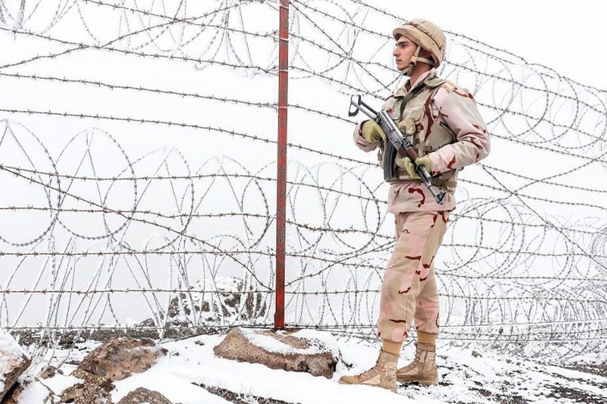 نجات خانواده ۹ نفره افغانستانی از مرگ در مرز تایباد با اقدام سریع مرزبانان
