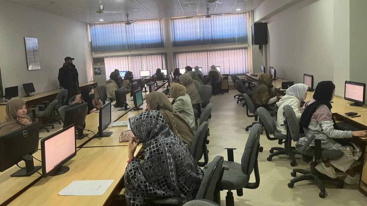 تنش‌ها علیه مهاجران در پاکستان؛ چندین دانشجوی افغان در خوابگاه بازداشت شدند