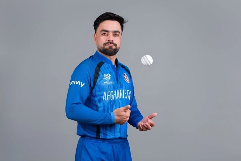 راشد خان، ستاره افسانه‌ای کریکت افغانستان، به رکورد تاریخی ۷۰۰ ویکت در کریکت T20 رسید و نخستین بازیکن تاریخ شد که این دستاورد بزرگ را ثبت کرده است.