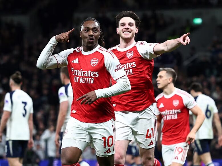 آرسنال تاتنهام را در دربی شمال لندن درهم کوبید؛ ایزه و گیوکرش دوبرابر گل زدند و صدرنشینی را تثبیت کردند