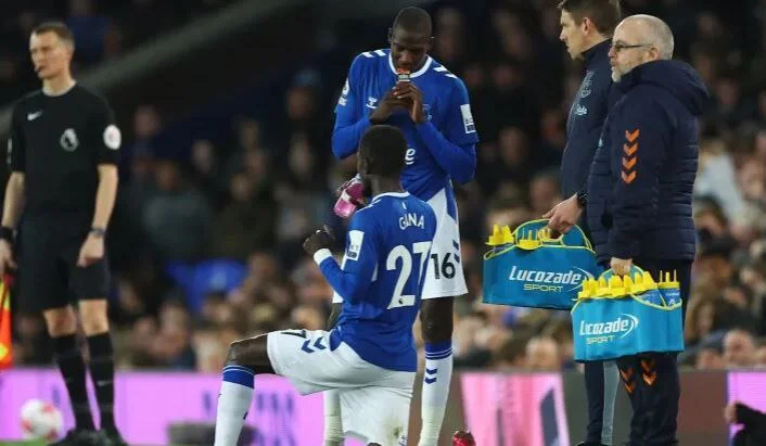 لیگ برتر انگلیس در ماه رمضان ۲۰۲۶: توقف کوتاه بازیها برای افطار بازیکنان مسلمان + جزئیات نحوه اجرا