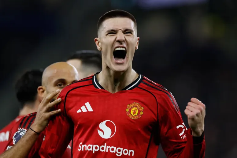 شیاطین سرخ با گل ششکو اورتون را شکست دادند و به جمع چهار تیم برتر بازگشتند