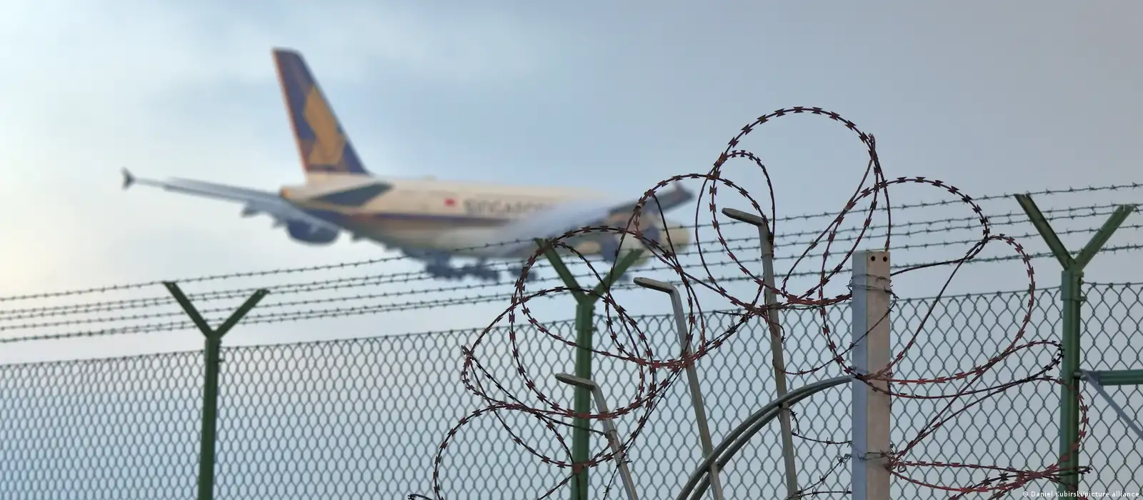 اتحادیه اروپا و طالبان در آستانه گفت‌وگوهای فنی درباره اخراج شهروندان افغان