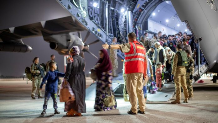 اخراج ۲۵ مهاجر افغانستانی محکوم به جرایم جنایی از آلمان به کابل