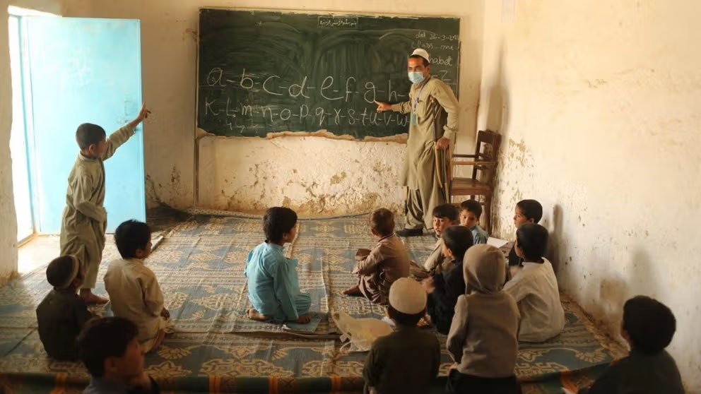 ۷۷ درصد کودکان مهاجر افغان در پاکستان از تحصیل محروم‌اند