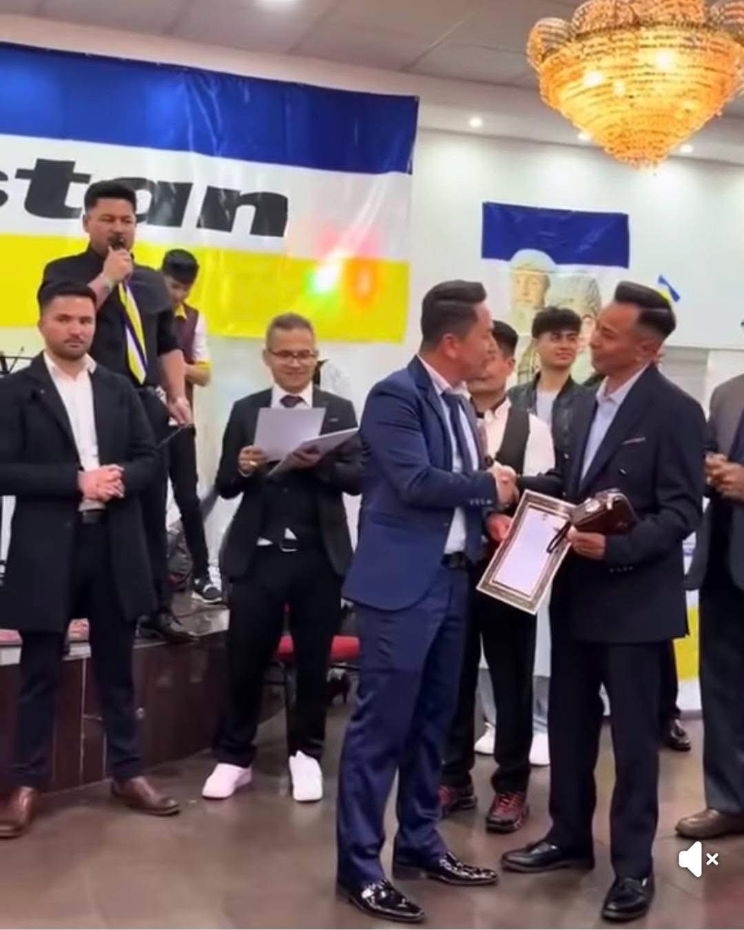 «روز فرهنگ هزارگی» زیر سایه جنجال؛ تقدیر از یک چهره تیک‌تاکی بحث‌برانگیز شد