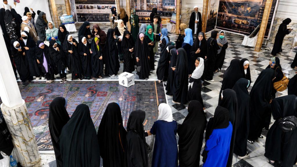 نمایشگاه «جزیره گناه»: نماد مقاومت، آگاهی و عدالت‌خواهی نسل جوان