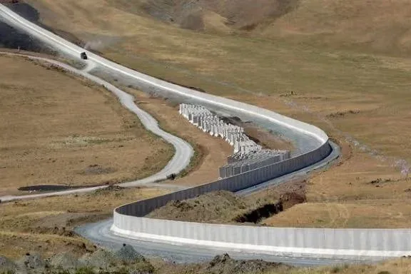 بازداشت ۱۹ شهروند افغان در مرز هرات هنگام تلاش برای ورود غیرقانونی به ایران