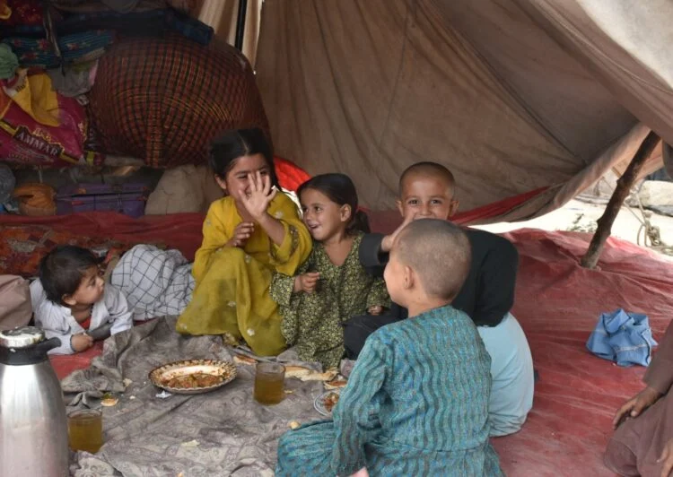 اوچا: هزاران خانواده بازگشته به افغانستان در آستانه زمستان به کمک فوری نیاز دارند
