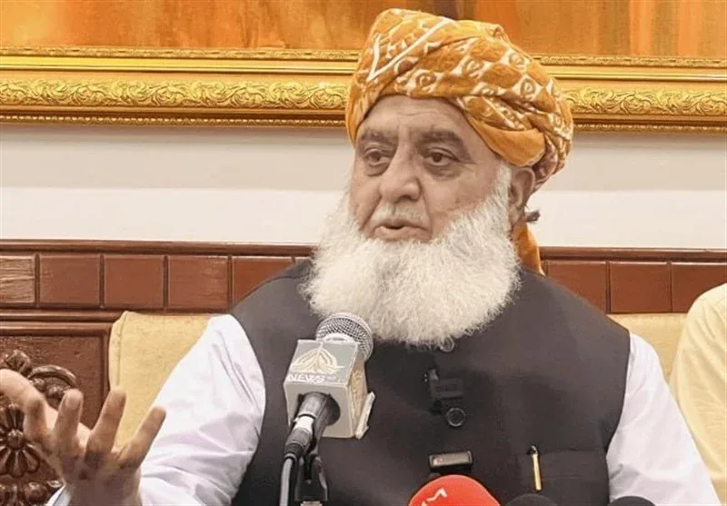 درخواست رهبر جمعیت علمای اسلام پاکستان برای بررسی بین‌المللی وضعیت مهاجران افغان